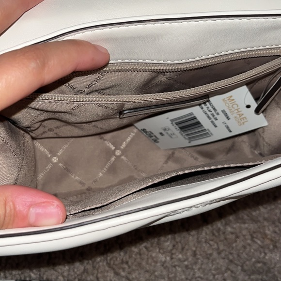 Michael kors padded cream purse - Picture 4 of 4